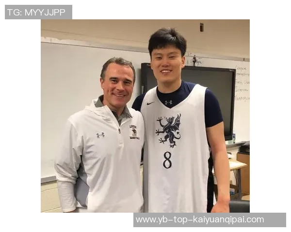 锡安赤膊上身展现惊人天赋NBL社媒热议他的强壮体魄与运动能力